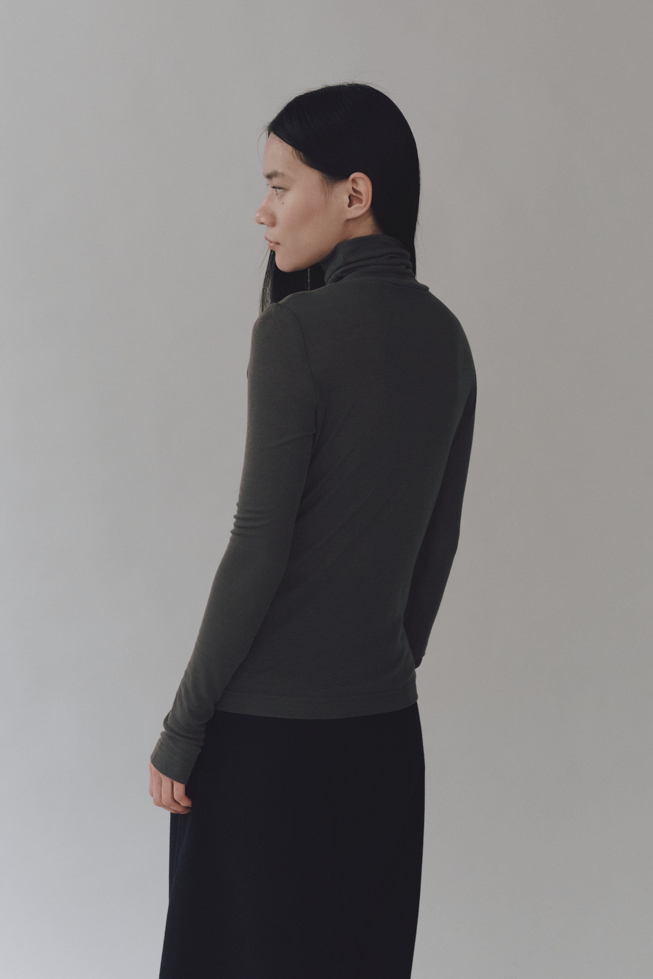 Thin Rib Roll Neck Top - Black