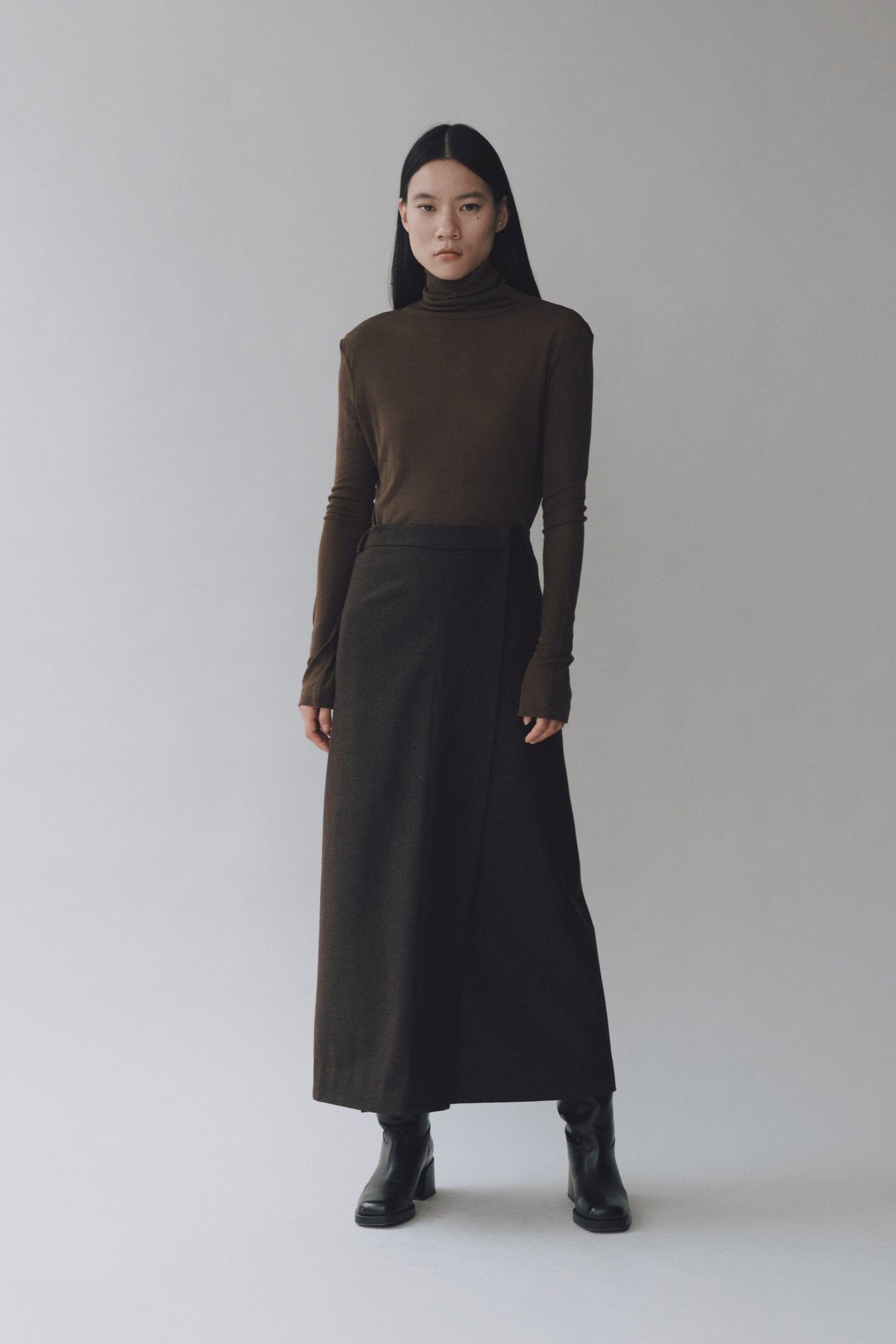 Thin Rib Roll Neck Top - Brown