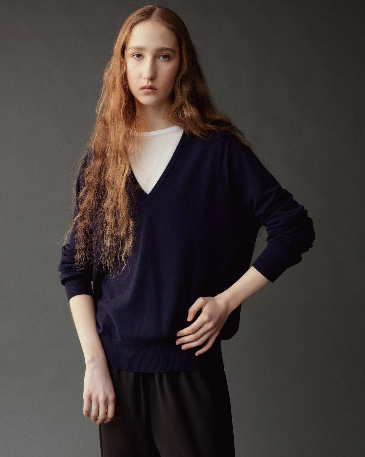 Cashmere Blend V-Neck - Navy